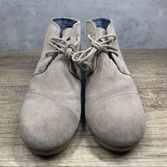 TOMS~Desert Wedge~Taupe~Suede Ankle Booties~Youth~ Size 6~Lace Up - Picture 3 of 9